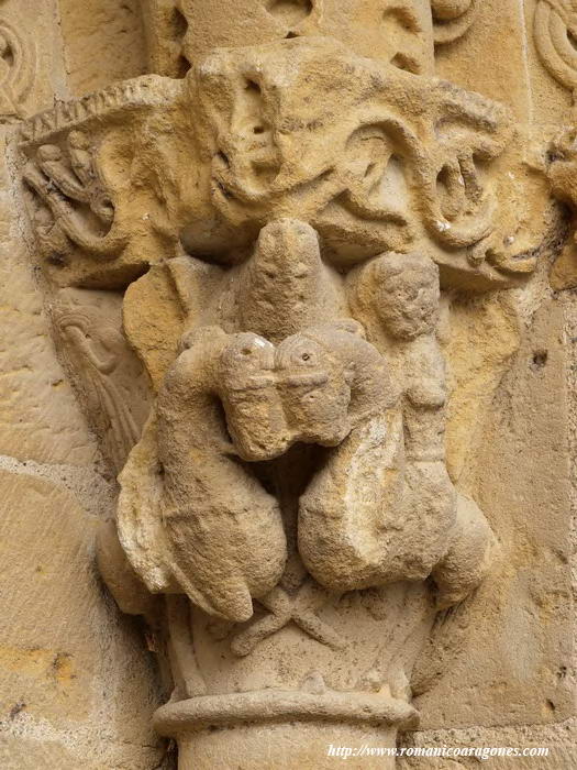 CAPITELES DE LA PORTADA